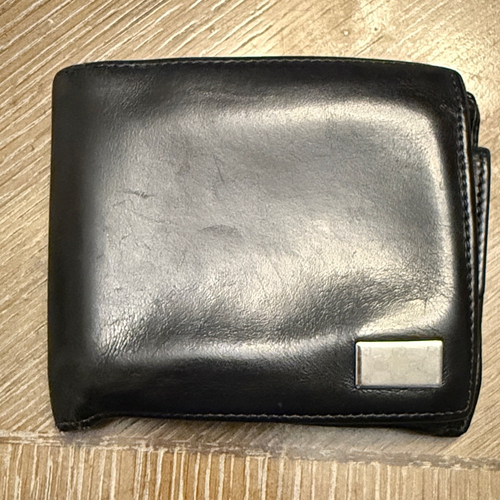 Gucci Black Leather Card Holder with Silver Accent